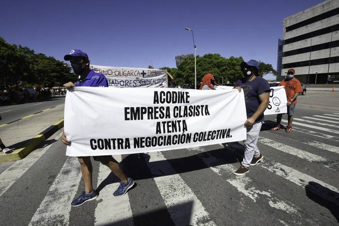 Protesta de trabajadores de Acodike, frente al Palacio Legislativo (archivo febrero de 2021) · Foto: Federico Gutiérrez