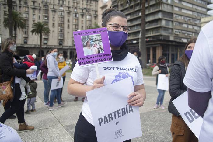 Intervención en el marco del Día de la Partera, en la Plaza Independencia (archivo, agosto de 2020) · Foto: Alessandro Maradei