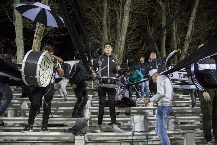 Hinchada de Montevideo Wanderers en el estadio Parque Alfredo Víctor Viera (archivo). · Foto: Ernesto Ryan
