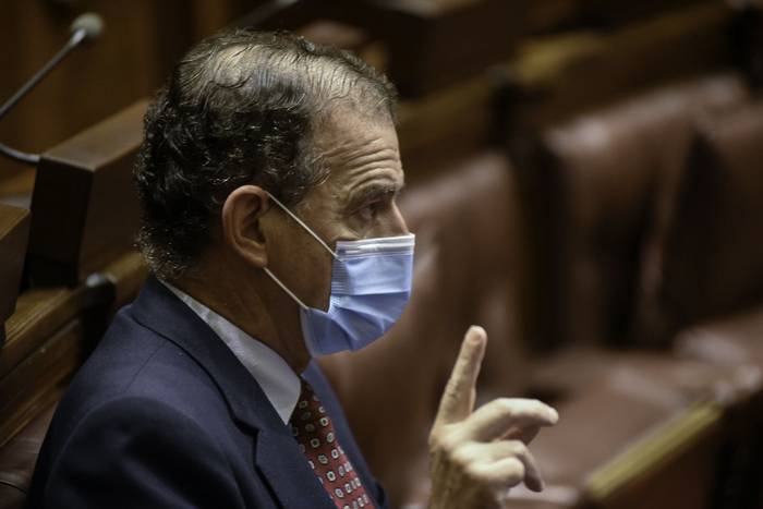 Guido Manini Ríos, el 6 de abril, en la sesión de senadores, en la Cámara de Dipputados. · Foto: Federico Gutiérrez