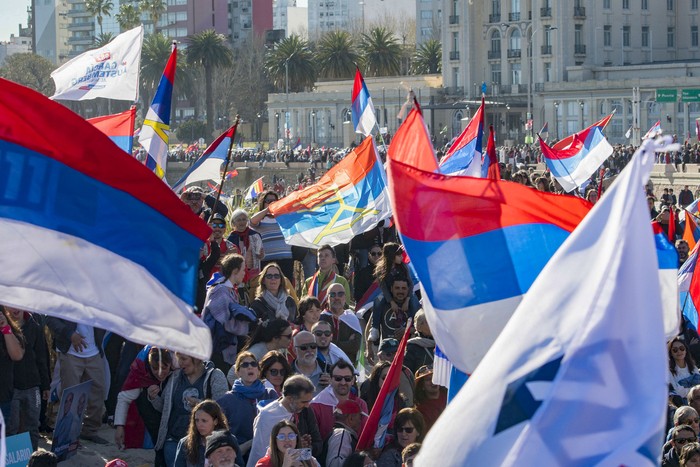 Movilización del Frente Amplio, en la rambla del Parque Rodó (archivo, setiembre de 2019). · Foto: Sandro Pereyra