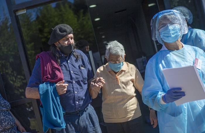 Vacunación en ASMJ, en San José, en abril de 2021.

 · Foto: Ernesto Ryan