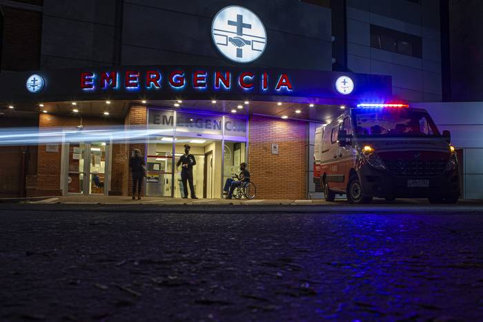 Foto principal del artículo 'Con 43 nuevos fallecimientos, Uruguay supera las 5.000 muertes por coronavirus' · Foto: .