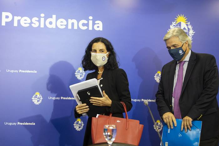 Azucena Arbeleche y Francisco Bustillo, asisten a una conferencia de prensa sobre la reunión del Mercosur. · Foto: Ernesto Ryan