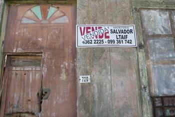 Foto principal del artículo 'Desestímulo de viviendas vacías: comisión del Senado aprobó proyecto que agiliza trámites expropiatorios de inmuebles con deuda compensable' · Foto: Sandro Pereyra