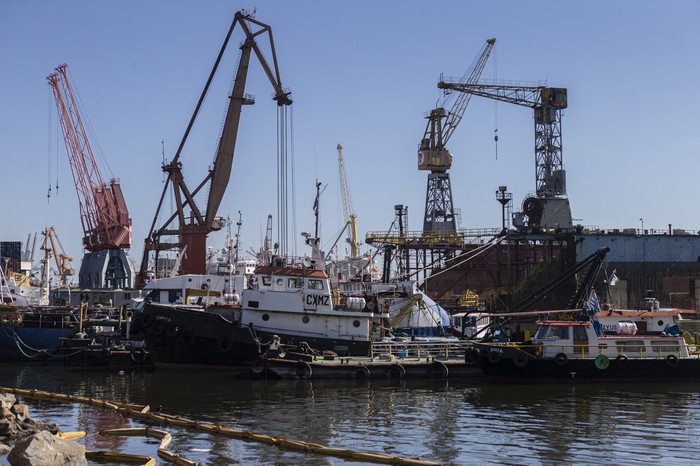 Barcos pesqueros en el puerto de Montevideo (archivo, abril de 2021).