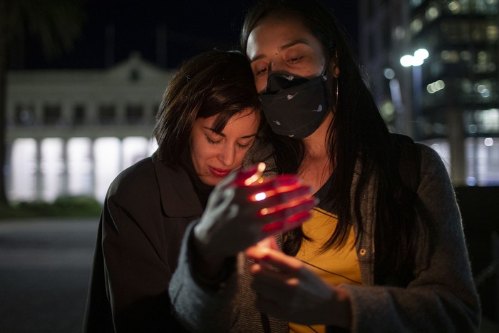 Protesta de ciudadanos colombianos en la Plaza Independencia, en repudio de lo que sucede en su país.

 · Foto: .