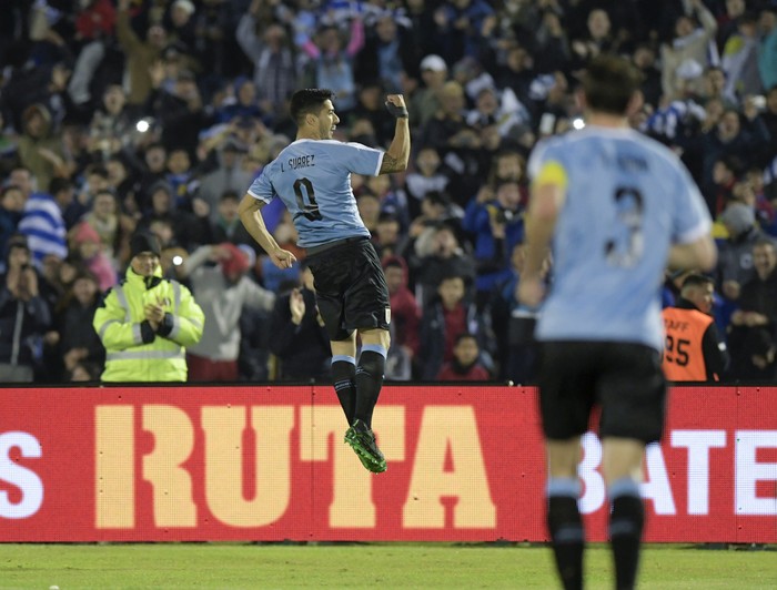 Luis Suárez en el estadio Centenario. · Foto: Sandro Pereyra