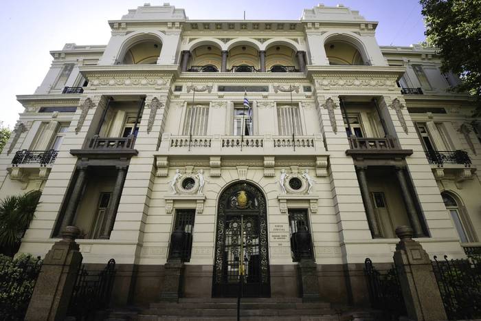 Suprema Corte de Justicia, en la plaza Cagancha, en Montevideo (archivo, marzo de 2021). · Foto: Federico Gutiérrez