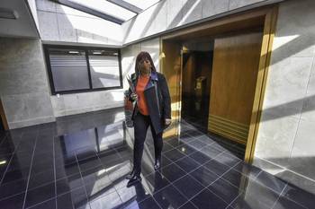 Nancy Núñez, luego de la Comisión  preinvestigadora por Fenapes, el 2 de junio, en el edificio anexo al Palacio Legislativo.





 · Foto: Federico Gutiérrez