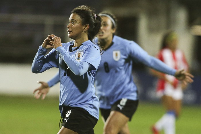 Carolina Birizamberri de Uuruguay tras su gol a Puerto Rico, en el estadio Luis Franzini, el 16 de junio. · Foto: .