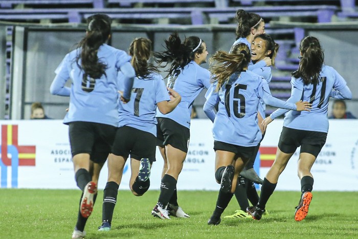 Selección uruguaya femenina (archivo, junio de 2021). · Foto: Ernesto Ryan