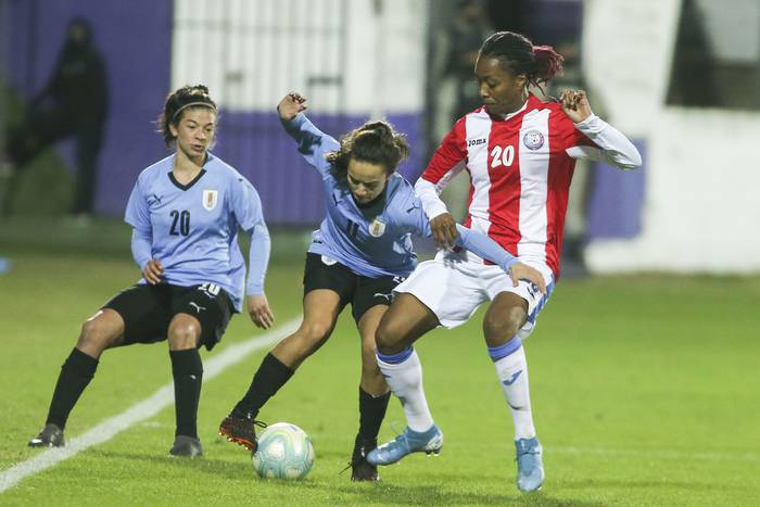 Partido amistoso internacional entre las selecciones femeninas de Uruguay y Puerto Rico, en el estadio Luis Franzini (archivo, junio de 2021). · Foto: Ernesto Ryan