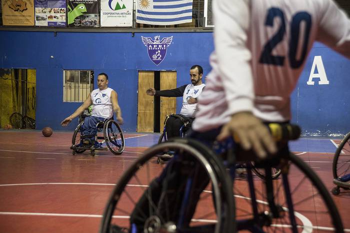 Entrenamiento de la Seleccion Uruguaya de Basketball en ARPI, Asociación Pro Recuperación del Invalido (archivo, junio de 2021). · Foto: Natalia Rovira