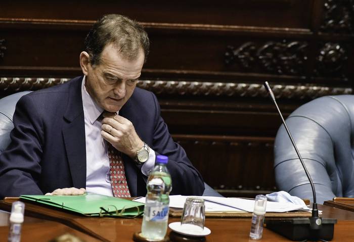 Guido Manini Ríos, durante una sesión de la Cámara de Senadores (archivo, julio de 2021). · Foto: Federico Gutiérrez