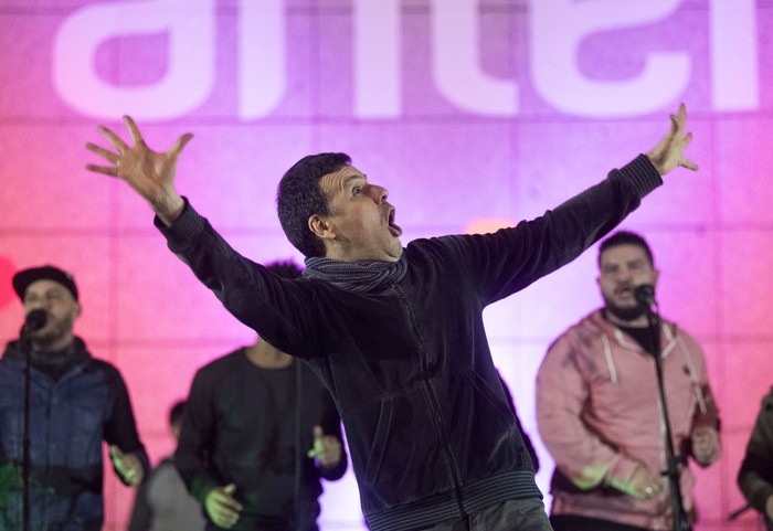 Tabaré Cardozo, durante el ensayo de la murga Agarrate Catalina, en el anfiteatro abierto de la Torre de Antel (archivo, enero de 2021). · Foto: Federico Gutiérrez