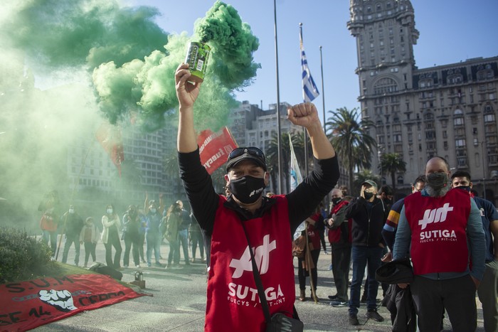 Movilización del Sindicato Único de Trabajadores de Instituciones Gremiales y Afines, en Montevideo (archivo, julio de 2021). · Foto: Alessandro Maradei