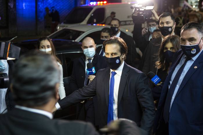 Luis Lacalle Pou, el 8 de julio de 2021, a su llegada al Auditorio Adela Reta para el homenaje al GACH. · Foto: .