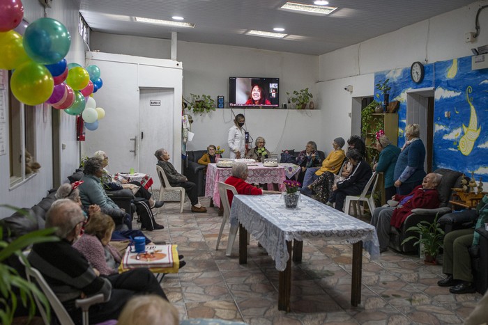 Festejo del día de la madre en un establecimiento de larga estadía para personas mayores. · Foto: .