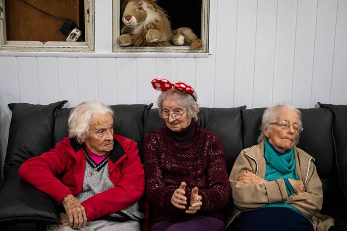 Festejo del día de la madre en un hogar de ancianos en Montevideo (archivo, mayo de 2021). · Foto: Ernesto Ryan