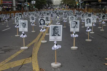 Intervención de Madres y Familiares de Uruguayos Detenidos Desaparecidos en la plaza Cagancha (archivo, mayo de 2021). · Foto: Ernesto Ryan