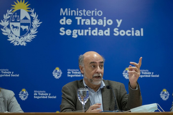 Pablo Mieres, durante una conferencia de prensa, en el Ministerio de Trabajo (archivo, agosto de 2021). · Foto: Alessandro Maradei
