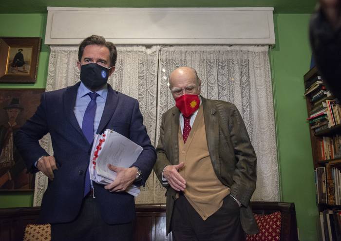 Germán Cardoso y Julio María Sanguinetti, el 20 de agosto de 2021, en el domicilio del ex presidente. · Foto: Alessandro Maradei