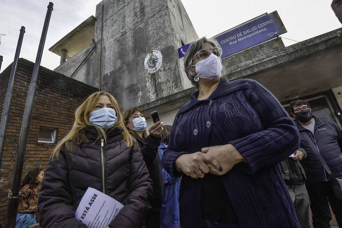 Zaida Arteta del Sindicato Medico del Uruguay, realiza una recorrida por el Centros de salud del Cerro · Foto: Federico Gutiérrez