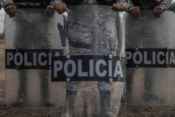 Foto principal del artículo 'Suicidio y salud mental en la Policía: 15 policías se quitaron la vida en lo que va de 2025' · Foto: Ernesto Ryan