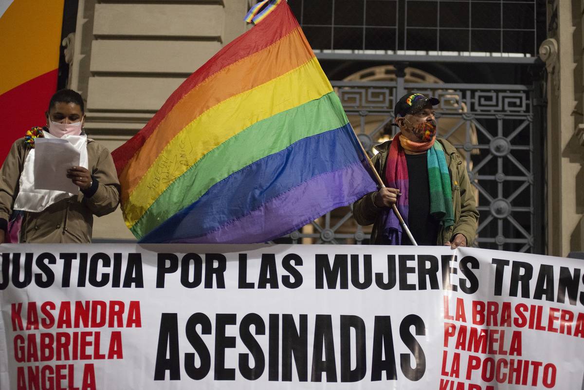 Colectivos trans recuerdan a Victoria Pereira, asesinada en Rivera: “Supo  sentir en su piel” la “discriminación” que “todas las mujeres trans viven a  diario” | la diaria | Uruguay