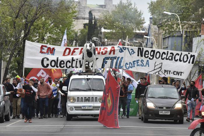 Movilización de trabajadores de la industria láctea. (archivo, setiembre de 2021) · Foto: Federico Gutiérrez