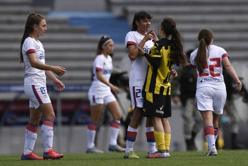 20220820 femenino auf