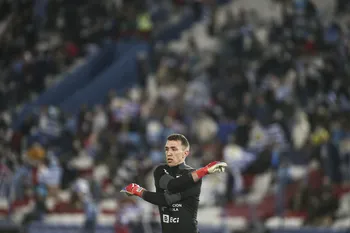 Fernando Muslera jugando por Uruguay ante Colombia, en el Gran Parque Central (archivo, octubre de 2021). · Foto: Ernesto Ryan