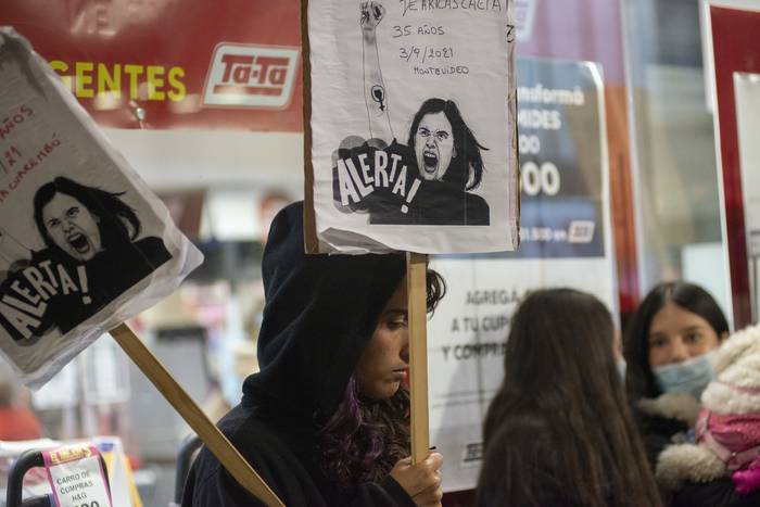Alerta feminista por el centro de Montevideo (archivo, octubre de 2021). · Foto: Alessandro Maradei