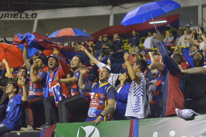 Hinchada de Unión Atlética (archivo). · Foto: Alessandro Maradei