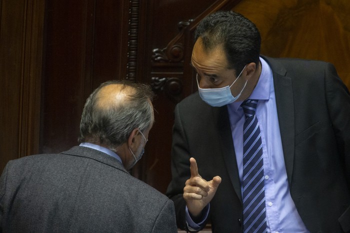 Jorge Gandini y Amin Niffouri, el 12 de octubre, en la Cámara de Senadores, Palacio Legislativo. · Foto: .