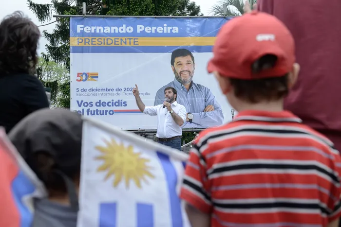 Fernando Pereira durante un acto en la plaza Lafone, en La Teja, en Montevideo (archivo, 2021). · Foto: Agustina Saubaber