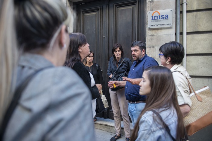 Concentración de trabajadores del Inisa en Ciudad Vieja. · Foto: Alessandro Maradei