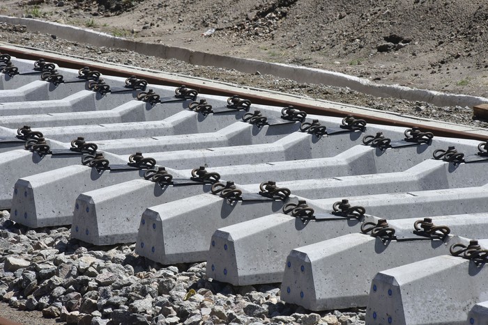 Durmientes de la nueva vía férrea del Ferrocarril Central. · Foto: Federico Gutiérrez