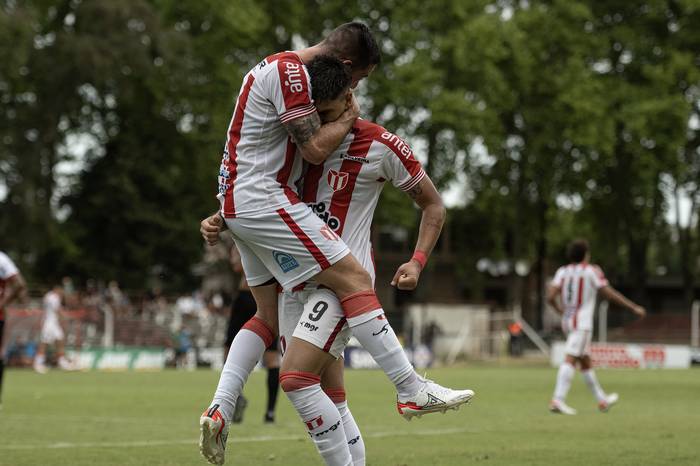 Tiziano Correa, celebra su gol ante Deportivo Maldonado, el 23 de febrero, en el estadio Parque Federico Omar Saroldi. · Foto: Mara Quintero