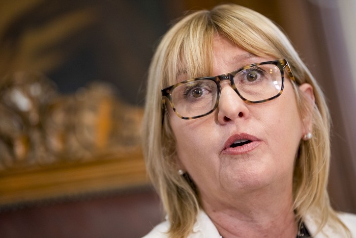 La ministra de Salud Pública, Cristina Lustemberg, en conferencia de prensa, el 2 diciembre. · Foto: Gianni Schiaffarino