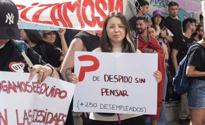 Trabajadores de PedidosYa en el Ministerio de Trabajo y Seguridad Social. · Foto: Sofía Torres