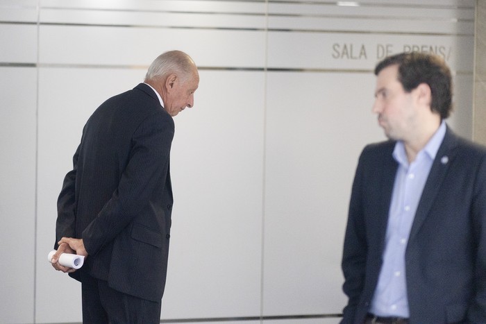 Gustavo Salle y Federico Preve, el 19 de marzo, en la comisión preinvestigadora por la gestión de la pandemia de covid-19, en el anexo del Palacio Legislativo. · Foto: Ernesto Ryan