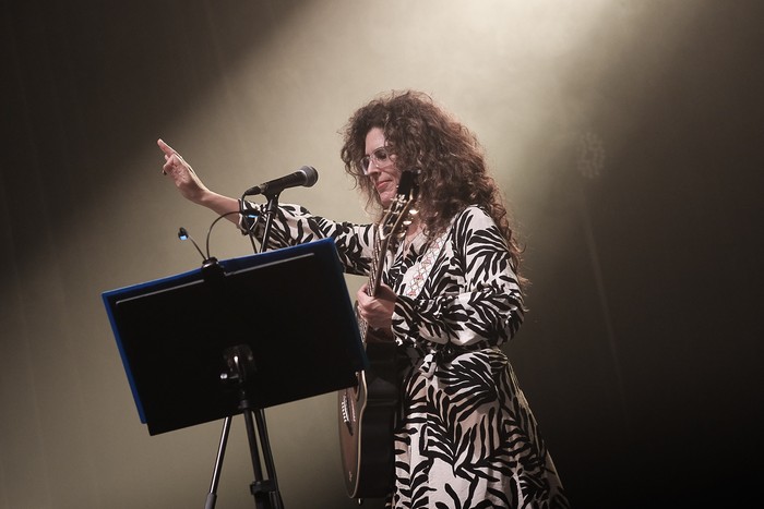 Samantha Navarro durante un show en la sala Zitarrosa (archivo, marzo de 2024). · Foto: Pablo Vignali