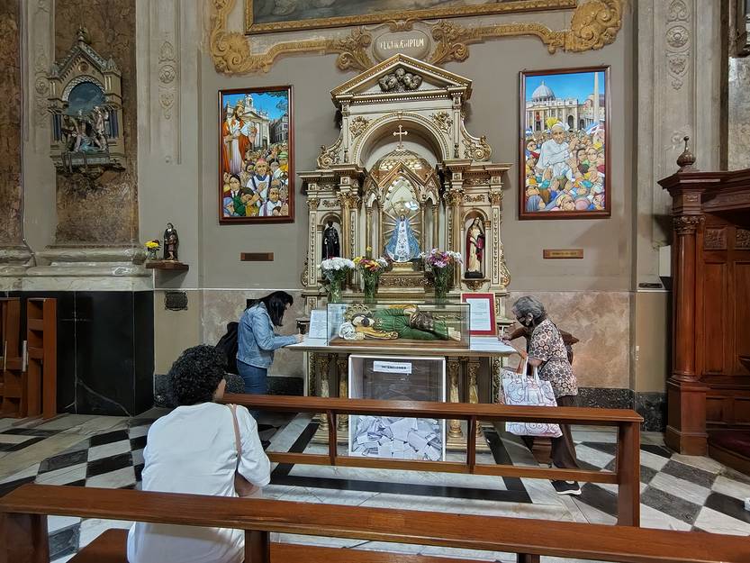 El papa que viajaba en la Línea A 2
