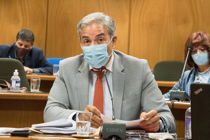Robert Silva, el 22 de febrero, en la Comisión Educación y Cultura, en el anexo del Palacio Legislativo. · Foto: Departamento de Fotografía del Parlamento