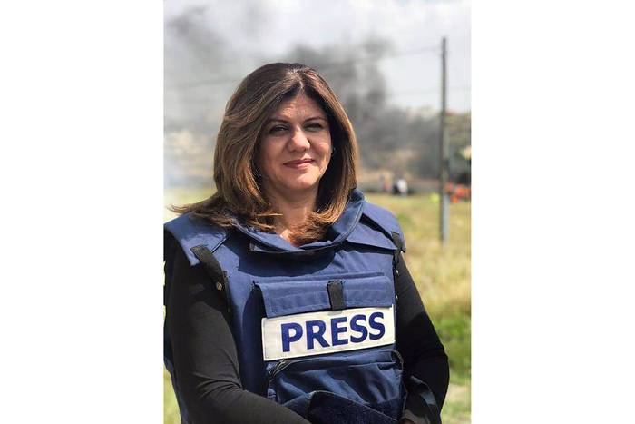 Shireen Abu Akleh, periodista de Al Jazeera, asesinada a tiros durante una redada israelí, ayer, en la ciudad cisjordana de Yenín. · Foto: Al Jazeera, EFE