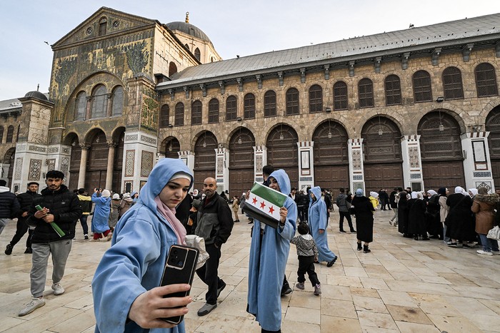 Patio de la Mezquita de Omeya del siglo VIII, el 10 de diciembre, en Damasco. · Foto: Louai Beshara, AFP