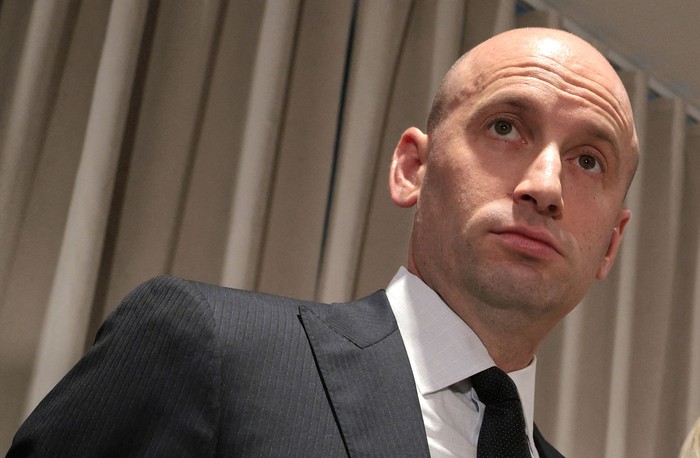 Stephen Miller, subjefe de Gabinete de la Casa Blanca, el 16 de junio, en Kananaskis, Alberta, Canadá. · Foto: Chip Somodevilla, Getty Images, AFP
