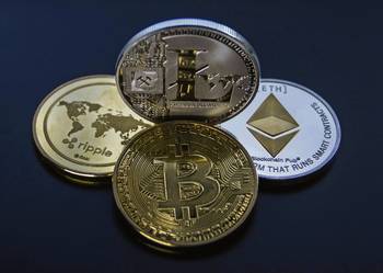 Foto principal del artículo 'Criptomonedas: entre el símbolo político y su potencial inherente' · Foto: Pexels.com